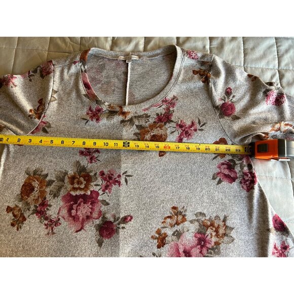 Green Envelope Gray Floral Asymmetrical Hem Tunic Top Women’s Size 2X 3/4 Sleeve - Picture 2 of 10